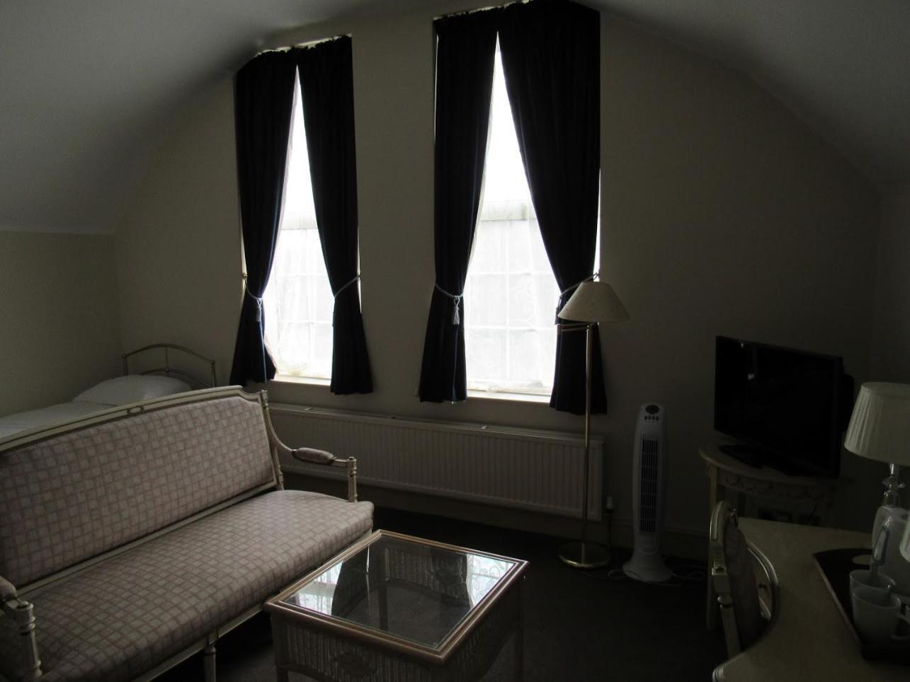 The Beaumont Accommodation Лаут Номер фото